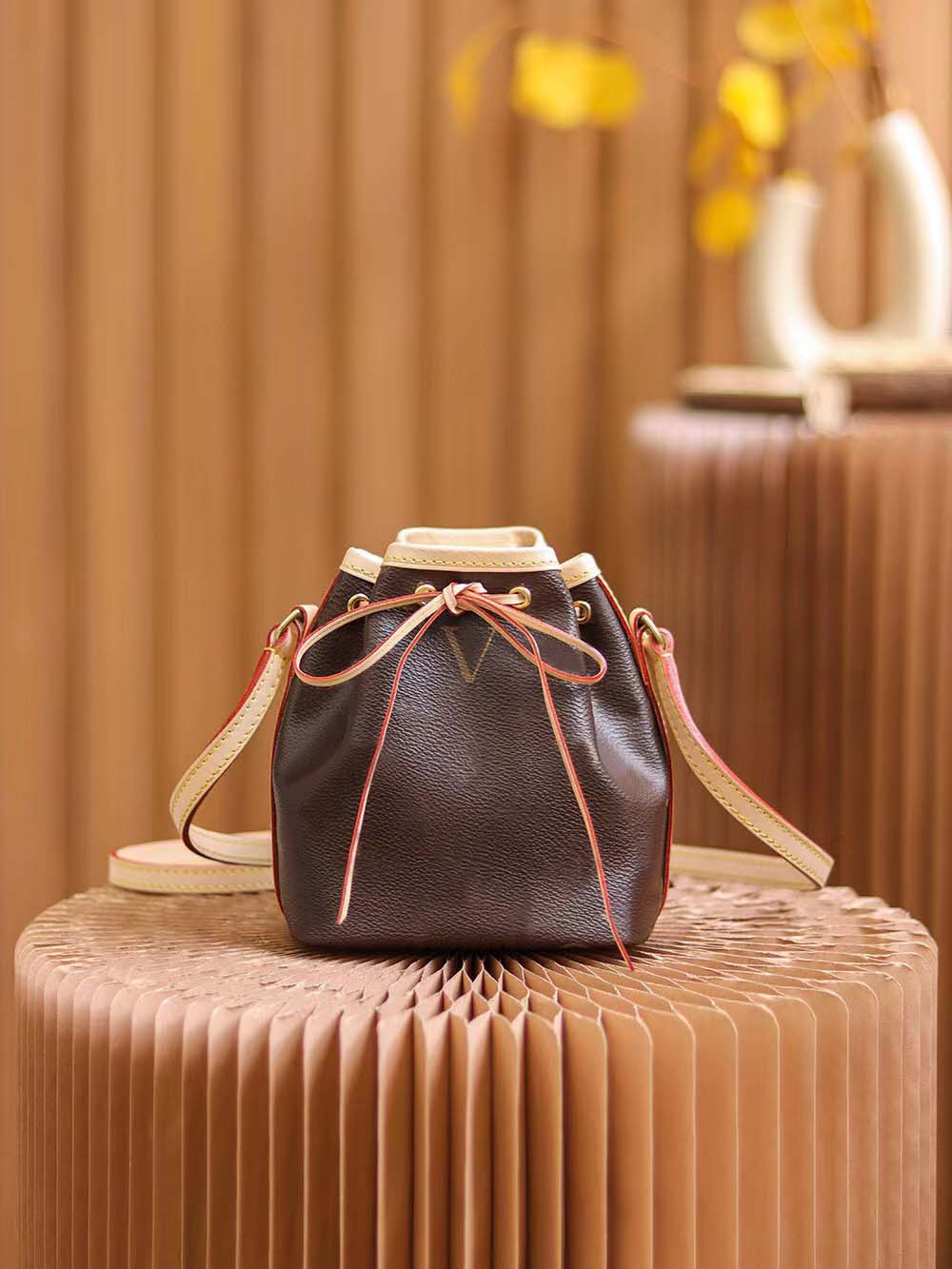 10A Top designers design leather 16cm mini bucket bag Crossbody shoulder bag with box.