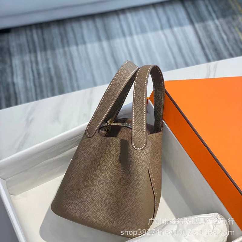 

Designer Handbag Picotin Lock Cargo h Family's New Honey Line Vegetable Basket Bucket Women's Bag Tc Skin Litchi Pattern Handbag Banquet 18cm, Color 1