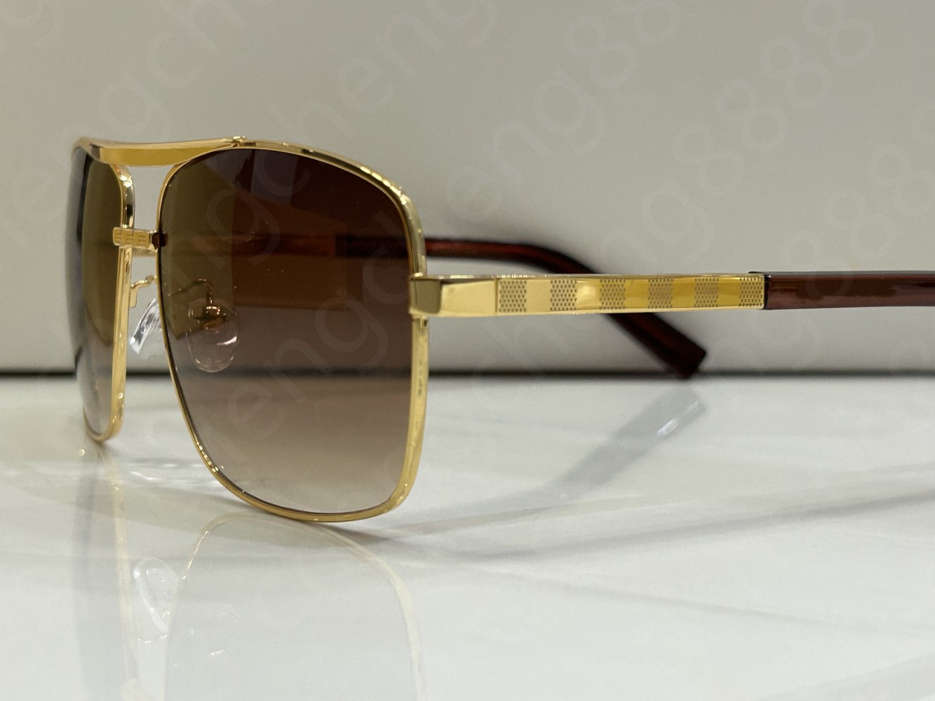 

Luxury Attitude Sunglasses For Men Fashion Z0256U design UV Protection Lens Square Full Frame Gold Color Plated Frame Come With Package 61mm