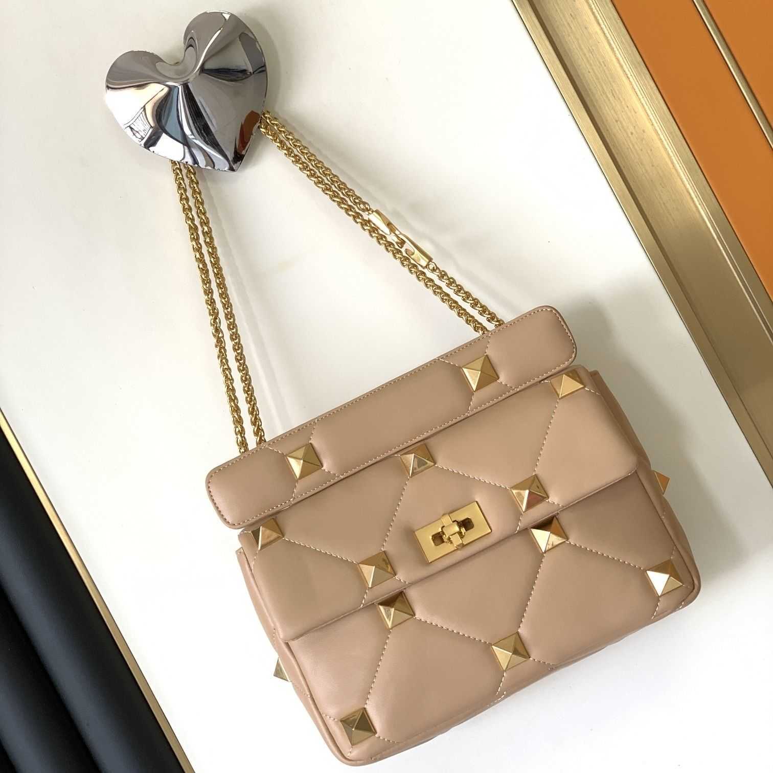 

Saddle Women Beach Bags Crossbody Bag Designer Valentino Handbag Purse Wallet Bagpack Puff Chain Rivet Twist Lock HandbagsUOYX, Green gold nail;medium length 25cm