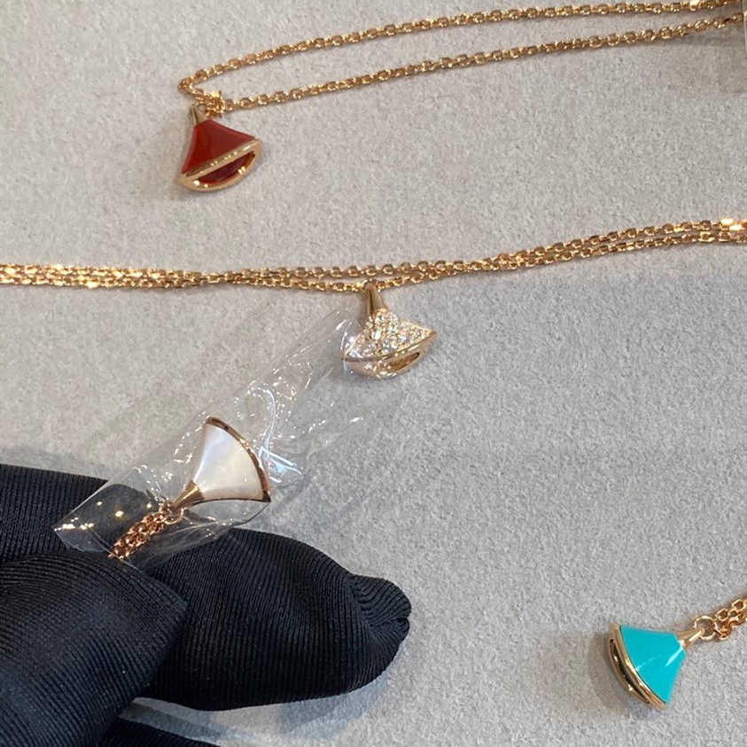 

V White Fritillaria Small Fan Full Bracelet Female 18k Rose Gold Red Jade Medal Diamond Double Layer Skirt Hand