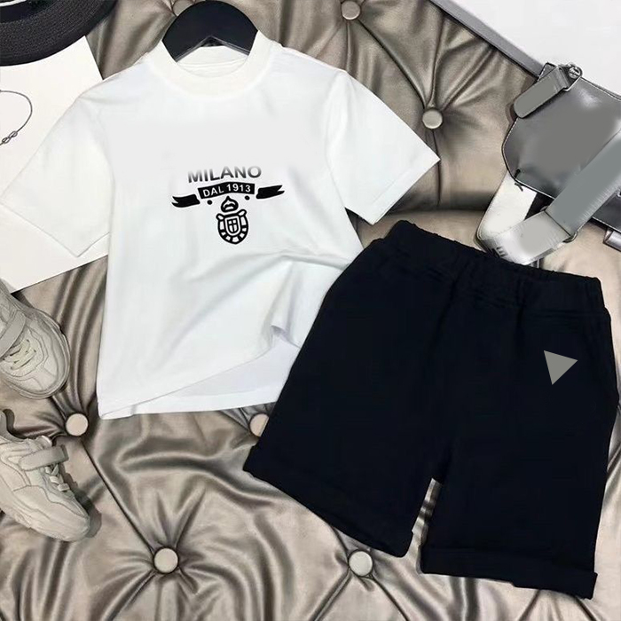

Luxury 2022SS child designer clothe sets childrens kids short sleeve T-shirt + print shorts set suit brand boys clothing cotton tees size black white