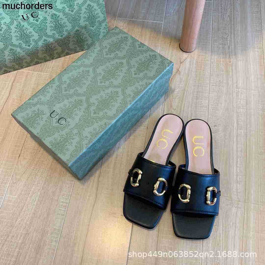 

G Family Horse Titles Buckle Slippers 2023 Spring Summer New Solid Color Non slip Soft Sole Home Sandals Fashion Women's Shoes, White