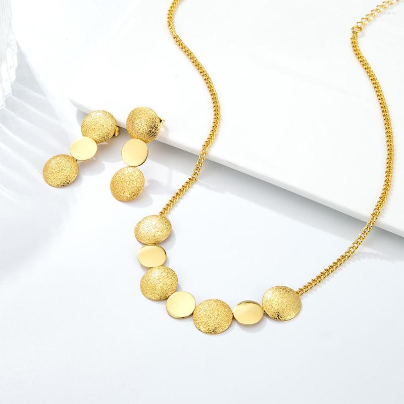 

Necklace Earrings Set Gold Plated For Women Africa Trendy Round Pendant And Dangle Copper Dubai Fashion Jewelry, Picture shown