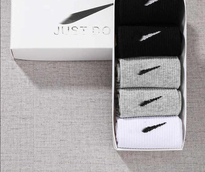 

2023Odorless Sports Men's Socks Classic Hook Label Medium Sleeve Solid Color Men's Basketball Sweat-absorbing and Breathable Short Boat Socks Luxury Sports Socks Bh, Whitefive