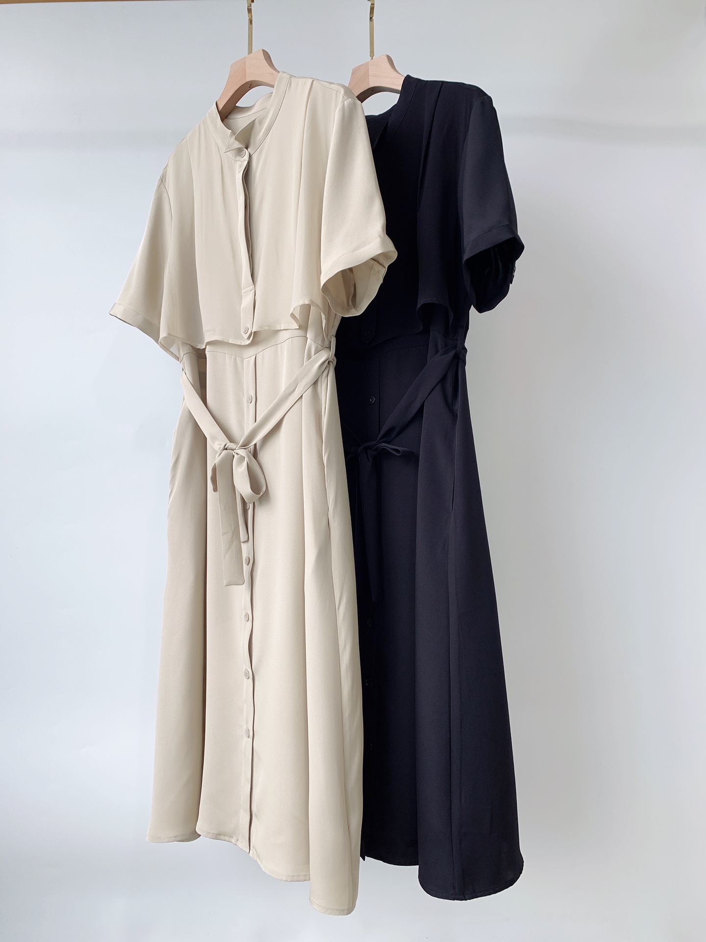 

2023 Summer designer dress with layered texture, flesh blocking silk short sleeved black silk dress, women's clothing