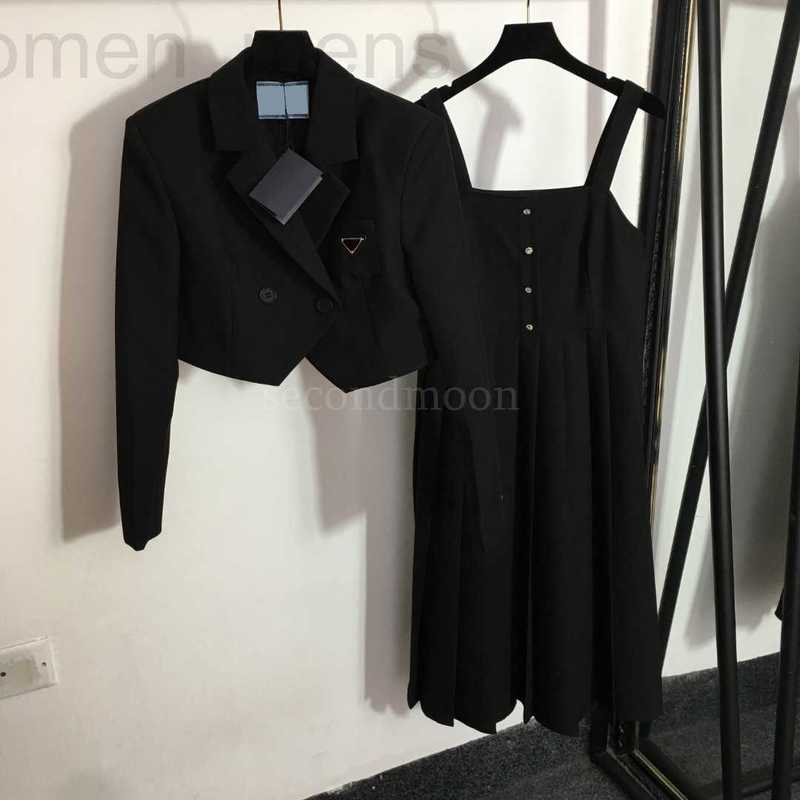 

Two Piece Dress designer Sleeveless Outfit Women Business Suit Jacket Metal Badge Designer Outfits Autumn Winter Fashion Dresses 36S3, Black