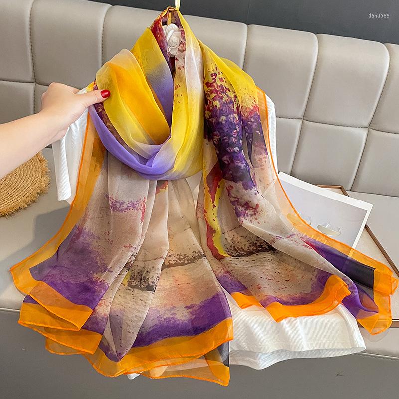 

Scarves 135x190CM Summer Sunscreen Beach Towel Women Soft Yarn Silk Big Scarf Shawl Fashion Luxury Print Design Decoration