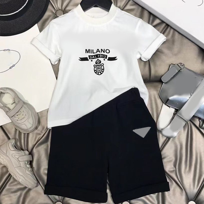 

Luxury designer kids Clothing Sets All over lettered white shorts T-shirt set fashion Italy fashion brand summer childrens treasures and girls cotton two-piece