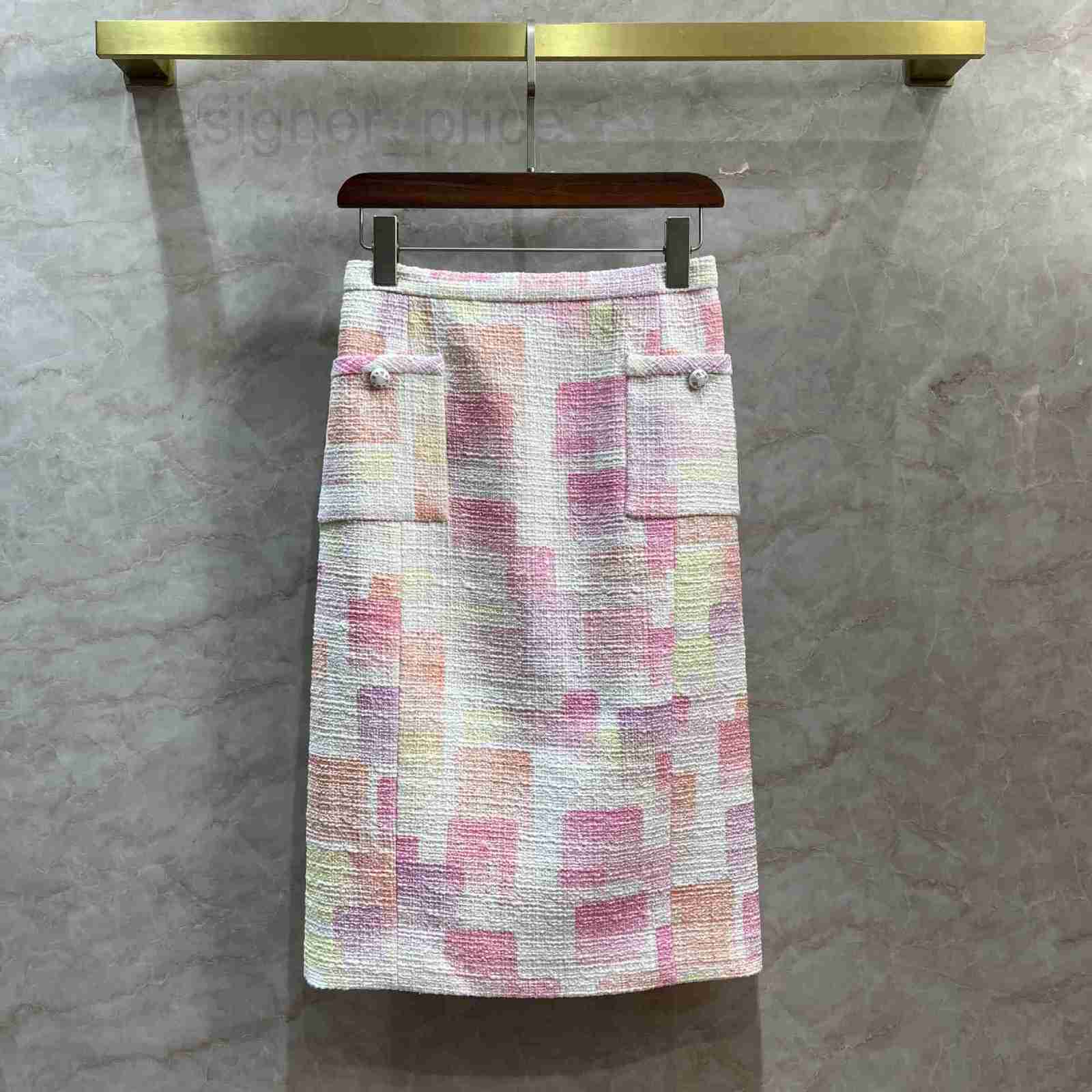 

Skirts designer Colorful pink halo dyed plaid tweed skirt YYDS lady' chic bag hip mid length E7N7, Color
