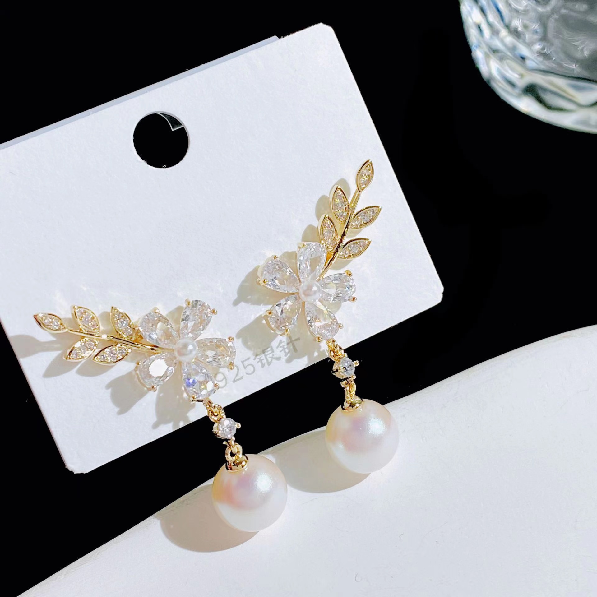 

2023 Fashion Retro Hepburn Pearl Geometric Shape Pendant Earrings Korean Fashion Jewelry For Party Women's Luxury Accessories