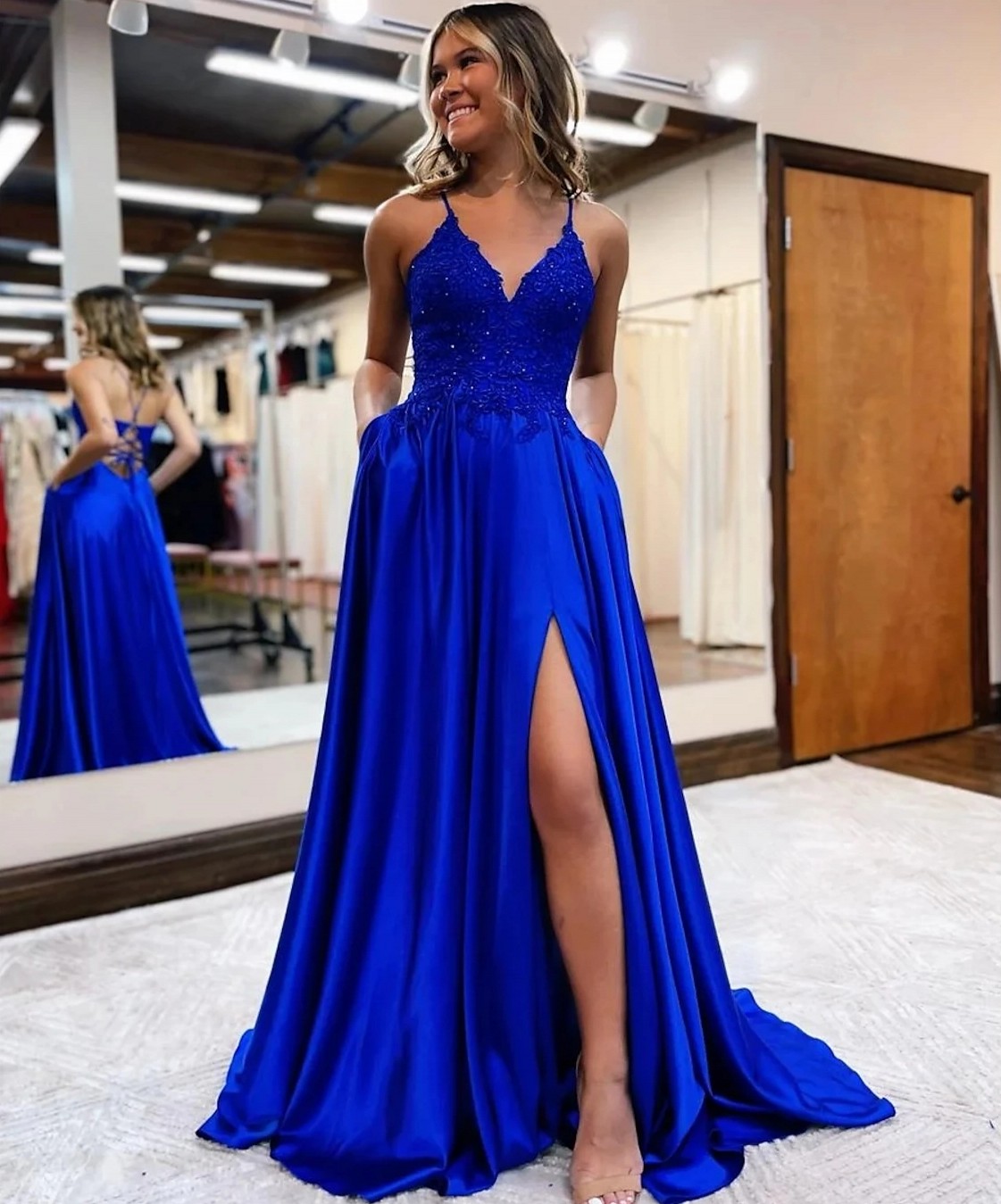 

Sexy Royal Blue A-Line Long Prom Party Dress V Neck Satin Backless Beading Appliques Lace Up Women Evening Pageant Gowns Formal Robe De Soiree, Black