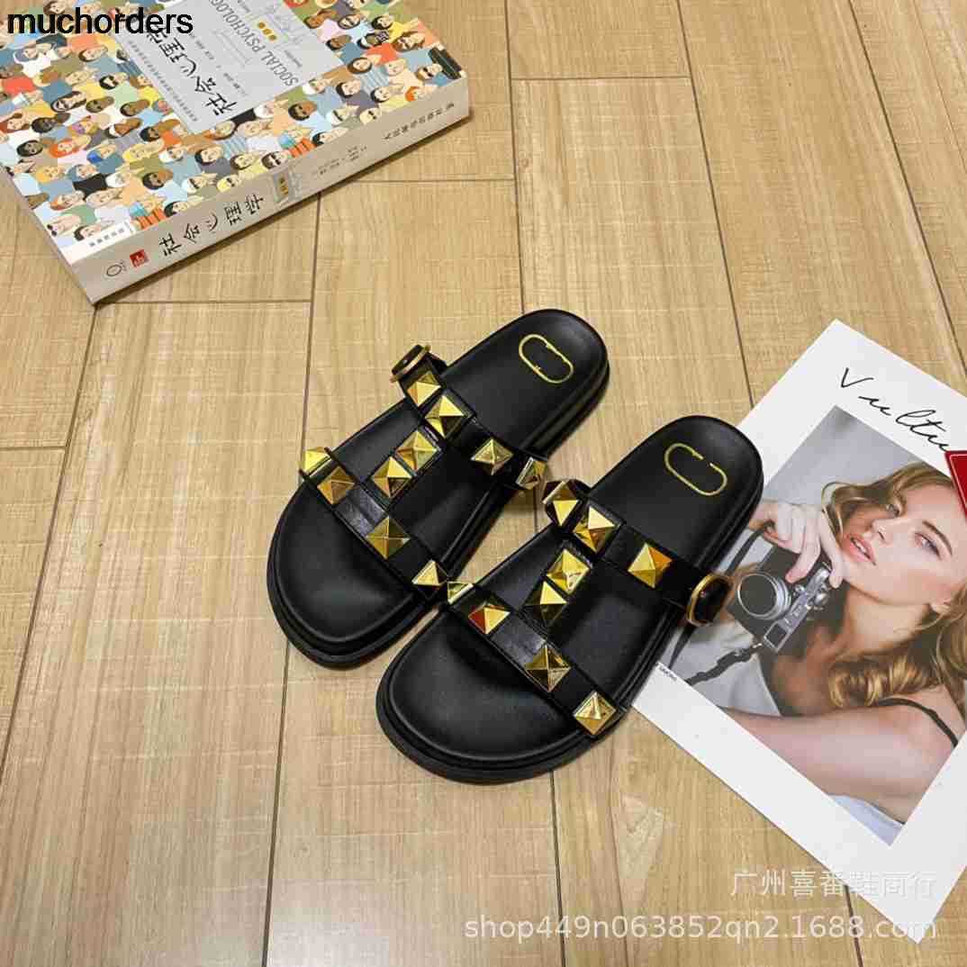 

V-family series large rivet flat bottomed slippers 2023 early spring new color matching one line sandal with thick sole original standard women's shoes, Yellow