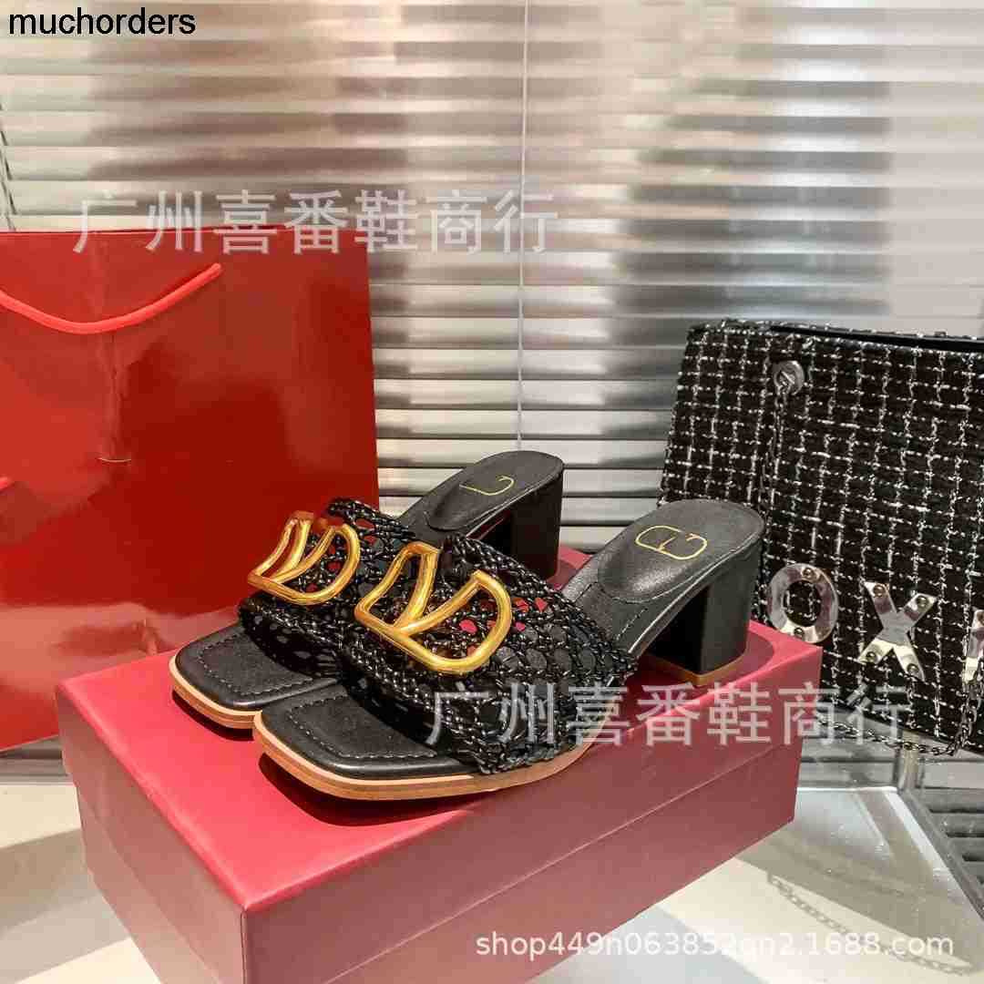 

V-buckle hollowed out woven thick heel sandals for spring/summer 2023 fashion new line up women's shoes with color matching for outerwear wear, Silver