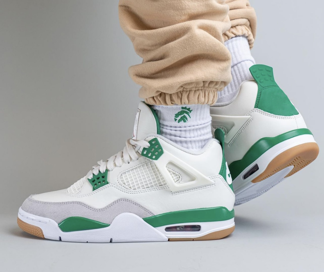 

2023 Release Authentic 4s Basketball Shoes SB x 4 Pine Green Sail Neutral Grey White Men Women Sports Outdoor Sneakers With Original Box DR5415-103