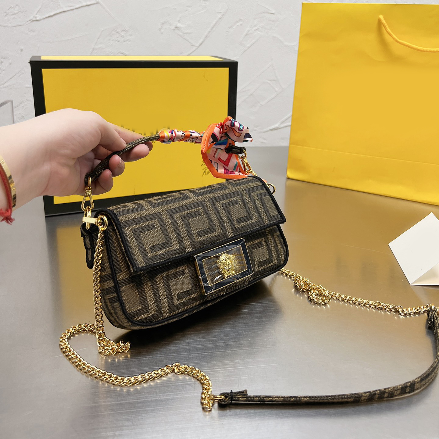 

Baguette bag Tote Chain Crossbody Luxury Designer Brand Fashion Shoulder Bags Handbags High Quality Women Letter Purse Phone bag Wallet Totes, No bags