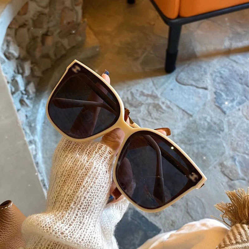 

2022 new small fragrance Polarized Sunglasses Women's fashion sunglasses net red street shooting star plain glasses