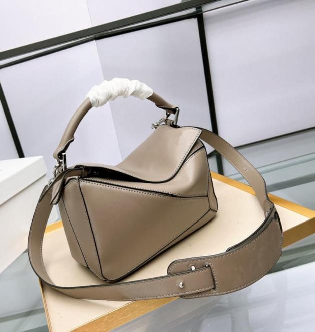 

Briefcases Loewss puzzle handbag Designer Bag Women Single Shoulder Luxury Fashion bags Leather Portable Diagonal Cross Bags Woman2023450, Clear