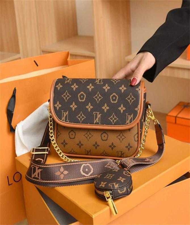 

79 Off bags Outlet Store High sense female new fashion printing small square red same shoulder messenger bag5411067, Brown