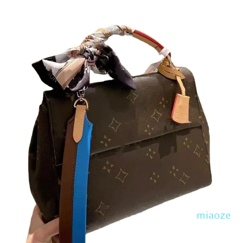 

2023-New Trend Fashion Large Cambridge Bag Old Style Floral Texture Handbag Wide Shoulder Strap Retro Crossbody Bag, Brown