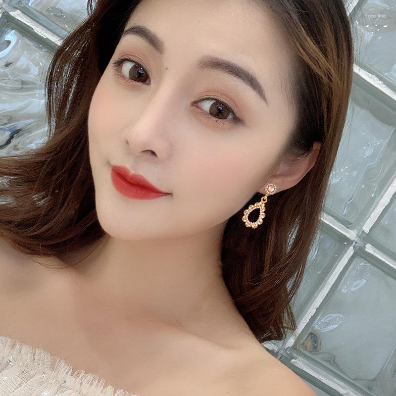 

Stud Earrings Cute Retro Style Metal Flower Earring Lace Water Drop Pearl Temperament Female High Quality Party Jewelry For Women