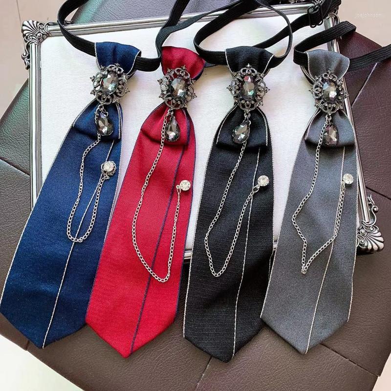 

Brooches British Style Fabric Tassel Necktie Bow Tie Rhinestone Crystal Brooch Shirt Collar Retro Jewelry Gifts For Women Men Accessories