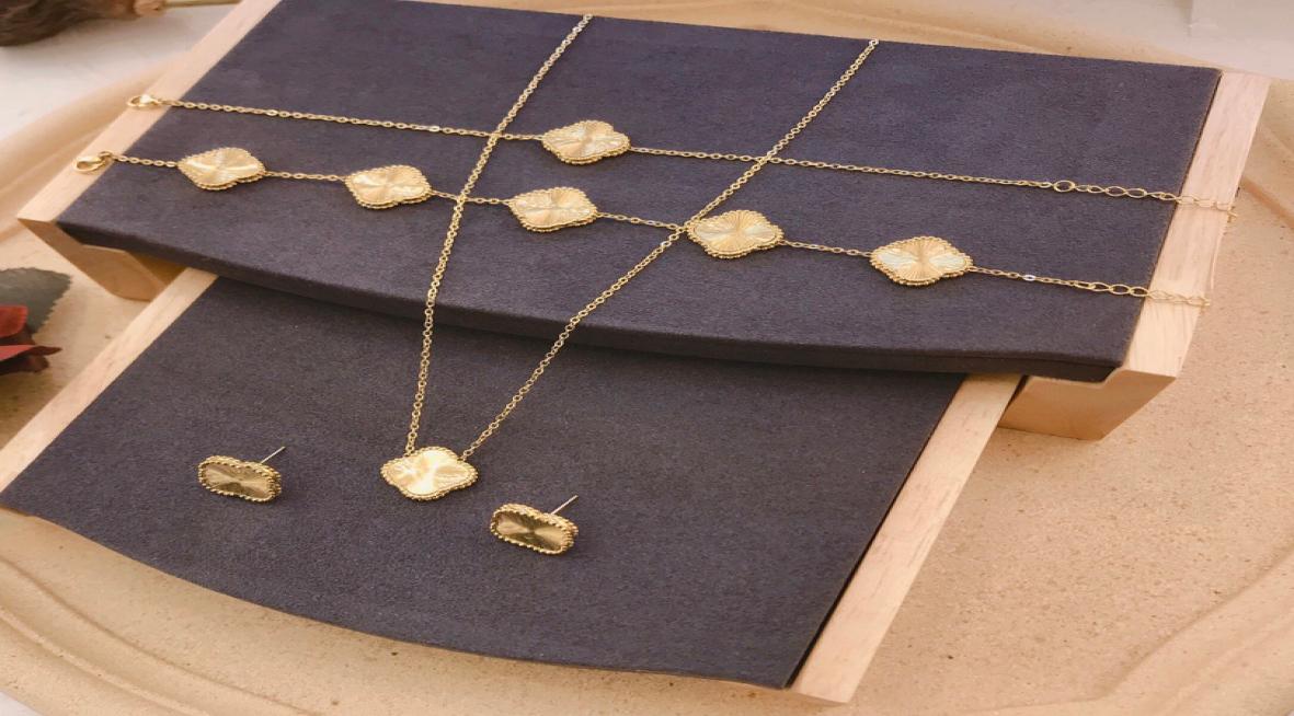 

Jewelry Sets Bracelets Earrings Necklace Designer Retro Fashionable Women Wedding Lovers Gift4409622, Golden