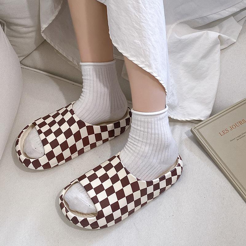 

Slippers Summer Women House Checkered Beach Flip Flops Thick Slides Fashion EVA Couples Platform Shoes Outdoor Non-slip Sandals, Black