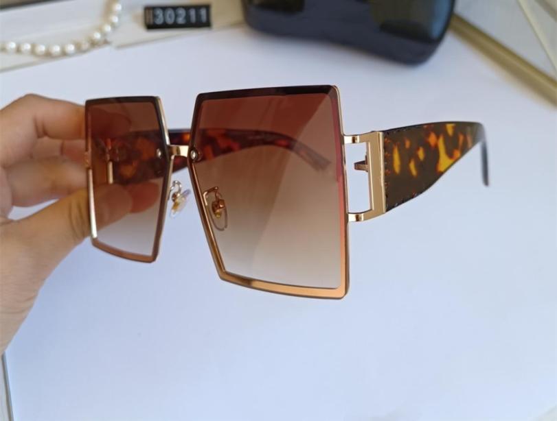 

Sunglasses For Men and Women Summer style AntiUltraviolet 30211 Retro Square Plate Full Frame fashion Eyeglasses Random Box4554287