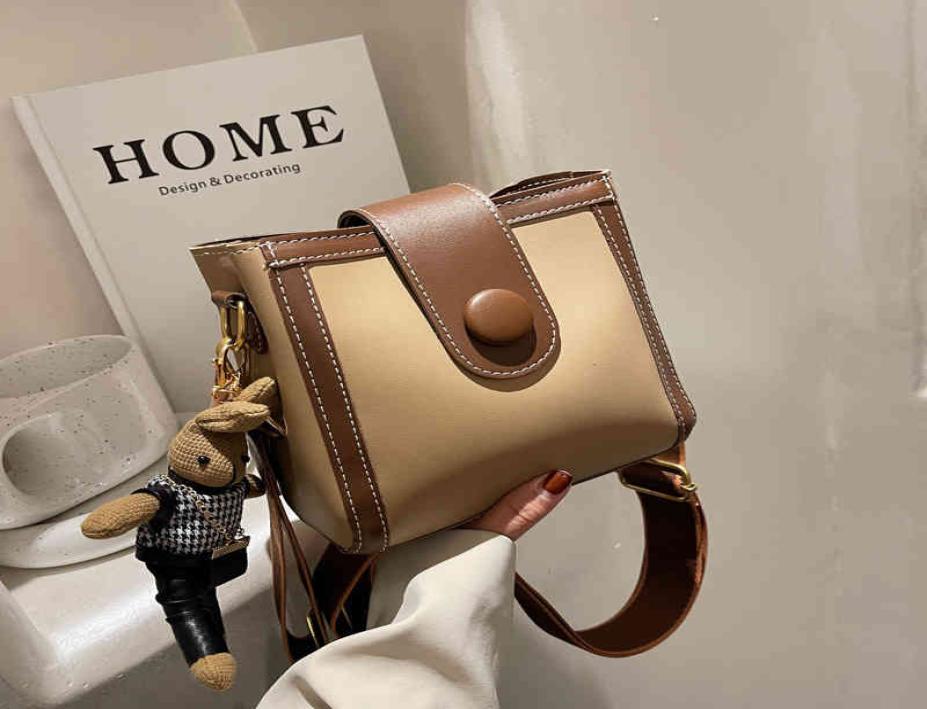 

Bags Handbags 2022 Color Matching Personalized Fashion Puppet Rabbit Pendant Small Square Wide Shoulder Belt Single Messenger4816951