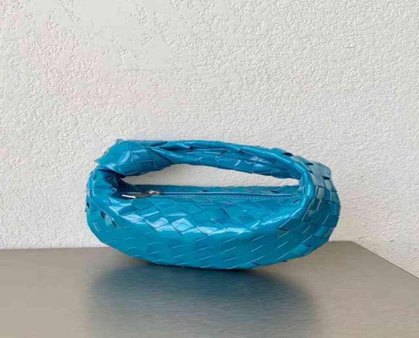 

Designer Handbags Bottegav Venetas Jodie 22 Min Patent Leather Handbag Shiny Triangular Woven Knotted Vintage Small Round Bag YW2G1212710, Blue