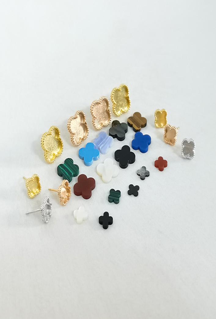 

925 Silver TopQuality Luxury Women Fashion Stud Earrings Classic 4 Four Leaf Clover Charm Earrings Couple Gifts Designer Jewelry 6240235