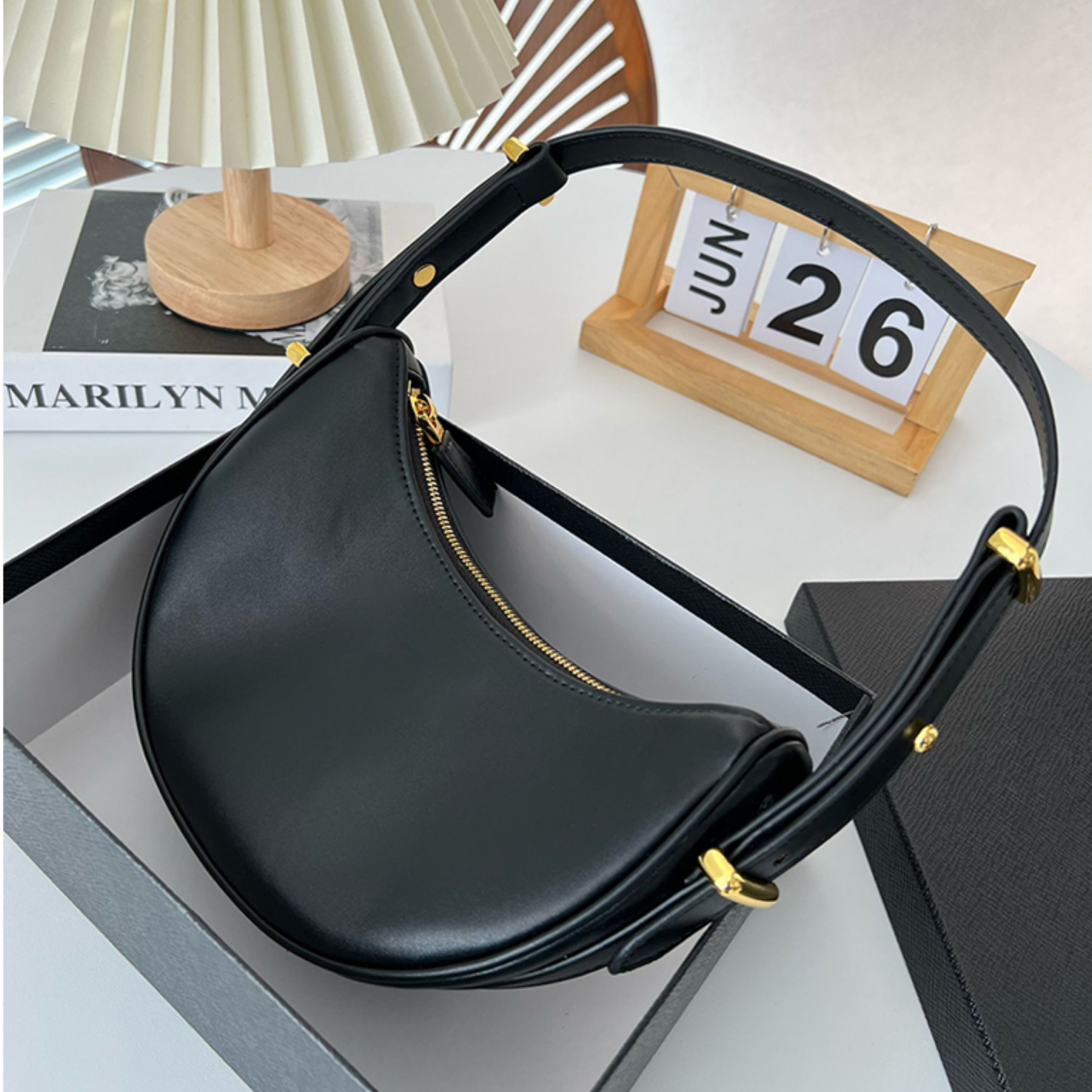 

Designer shoulder underarm bag Genuine Leather half moon bag womens Luxury purse handbag mens fashion travel crossbody hobo clutch tote Evening bags, White