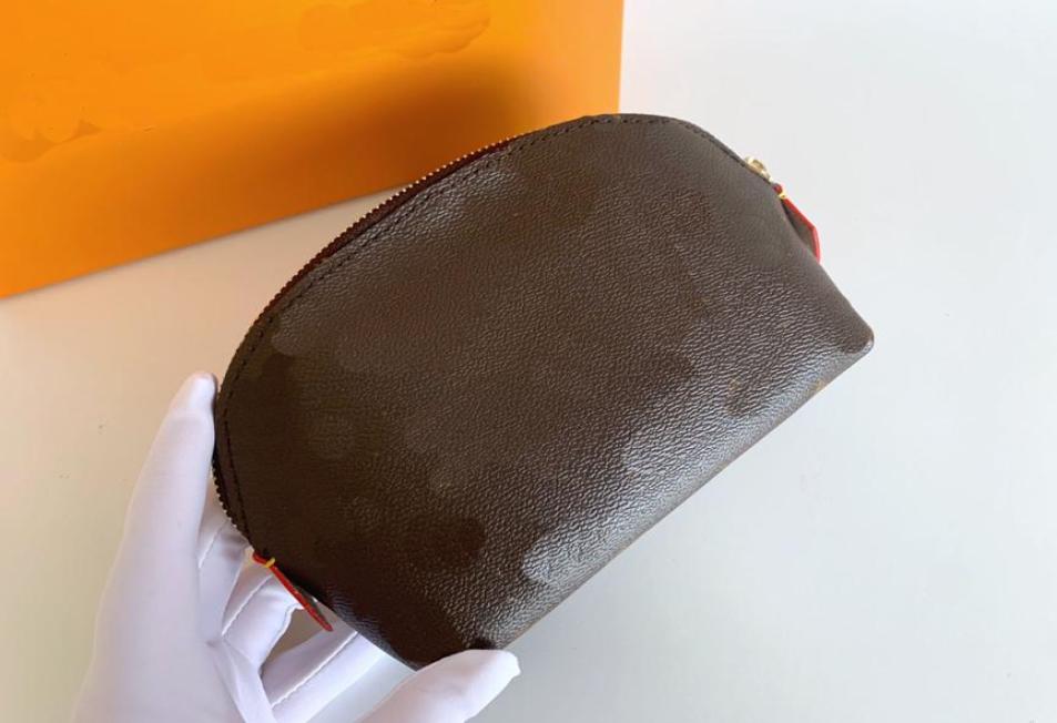 

2023 Luxury Women039s Cosmetics Travel Case Makeup Bag Tote Corn Purse Mini Mailbag Clutch Rice M475154011641, Dark grey