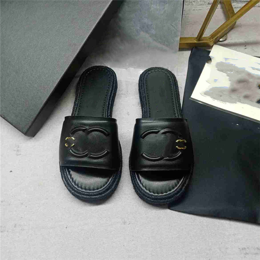 

Fashion Slippers 2023 Channel Luxury design Summer Men flat Women Slope Heel Leather Rubber Letter Logo Casual Sandals 08-03