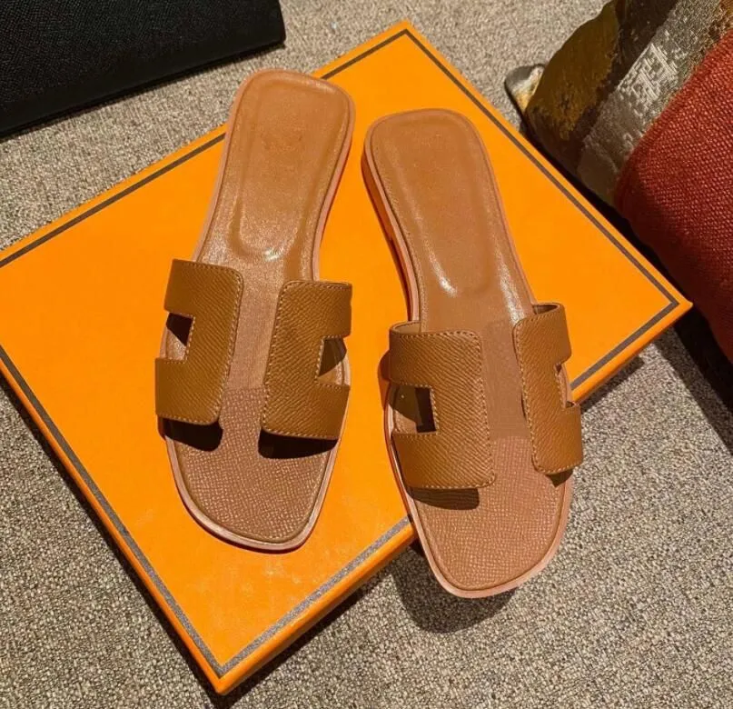 

2023New sandals Designer leather ladies sandals summer flat shoes fashion beach women slippers letter drag