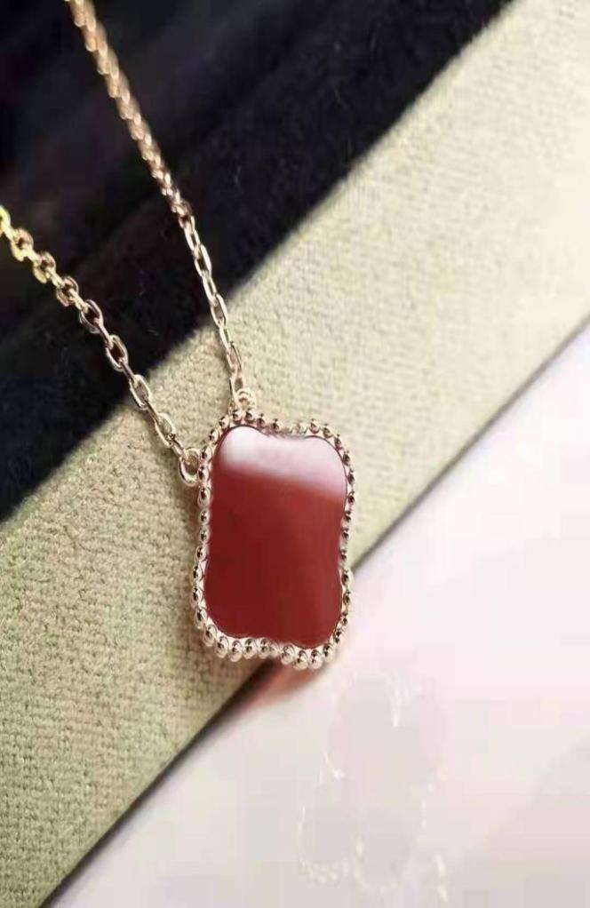 

Luxury Designer Clover Pendant Necklace Women Jewelry Fashion Designer Brand Classic Simple Pendant Necklace Women3788733