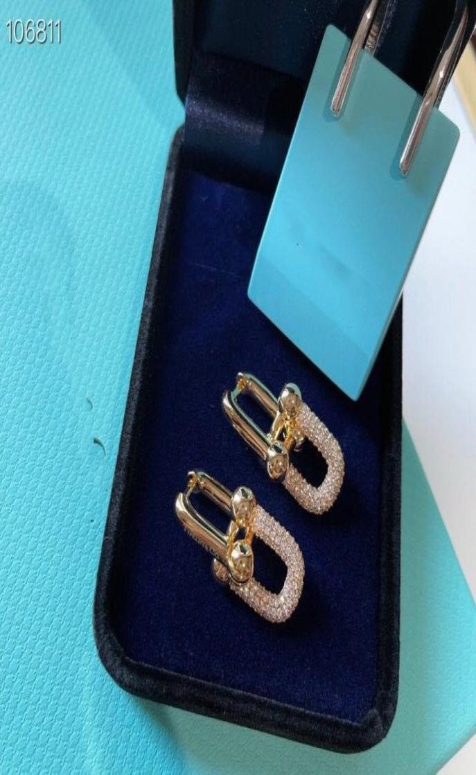 

Vintage Hardware Brand Designer Copper With V Gold Plated Charm Crystal Hollow Round Circle Buckle Stud Earrings For Women Jewelry2702982