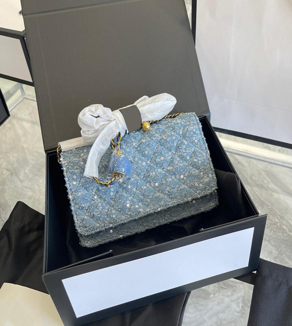 

2022Ss France Womens Denim Sequins Classic Mini Flap WOC Bags Wallet With Chain Purse Quilted Crush Ball Crossbody Shoulder Card H3445401, Red