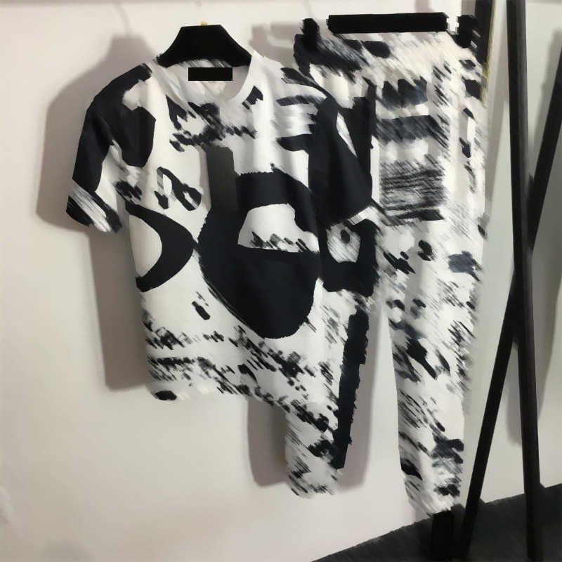 

New Designer Two Piece Sets Womens Tracksuit Fashion Graffiti Letter Print Short Sleeve T-shirt And Elasticated Waist Casual Pants SIZE SMLXL 2 Piece Set