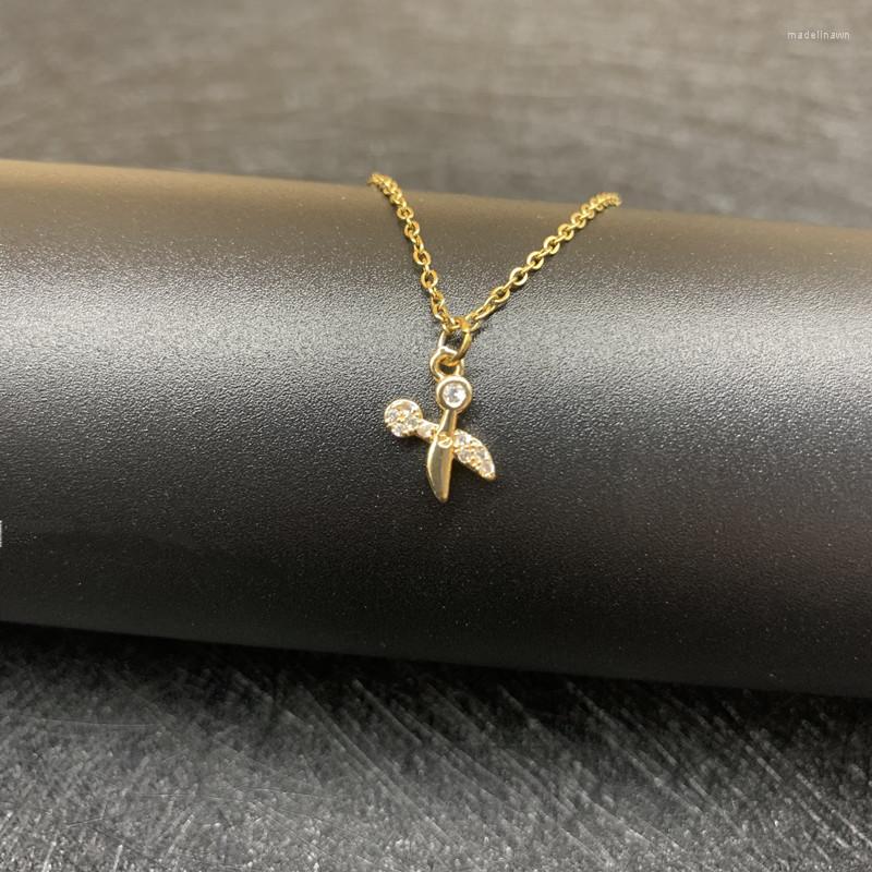 

Chains Vintage Metal Scissors Pendant Clavicle Chain Fashion Simple Geometric Knife Choker Necklace Accessories Gifts For Friends