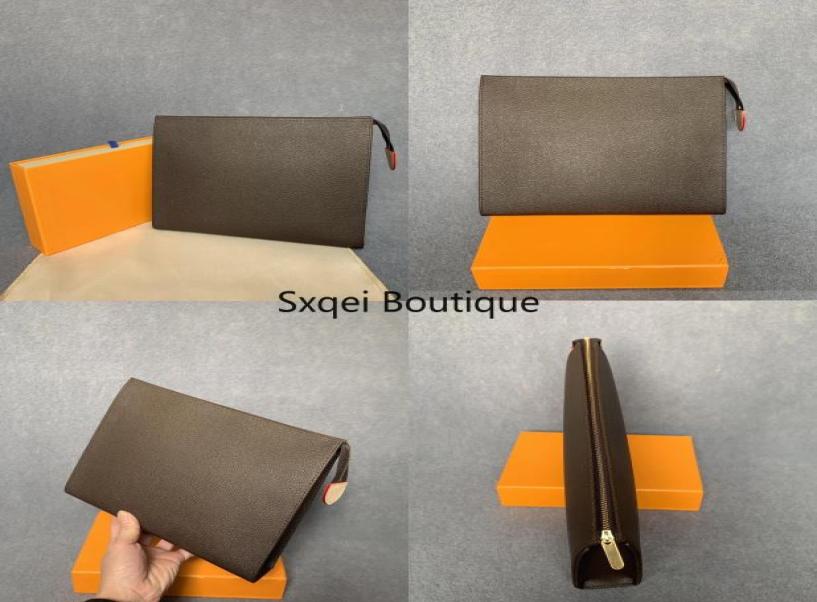 

2022 Luxury Designer Bags Designer Clutch for Men Travel Toilet Pouch 26 CM Protection Case Wash Bag Women Clutch Canvas Leather W3326351, White