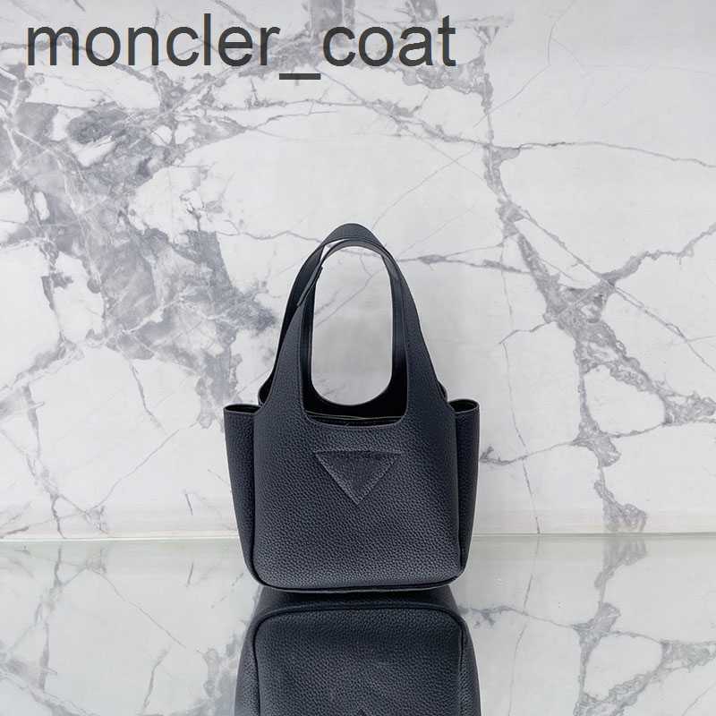 

Totes Prad Underarm Handbag Beach Tote Shoulder Bag Purses for Women Leather Tote handle Metal lettering Winter fashion combination, Pink 18x16cm