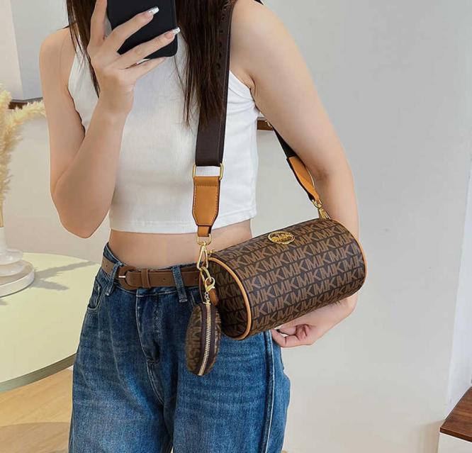 

Design Bag Live Selection of Fashionable Old Flower Big Donkey Home Boston Pillow 2023 New Single Shoulder Cross Body Mother facto5493184, Cream