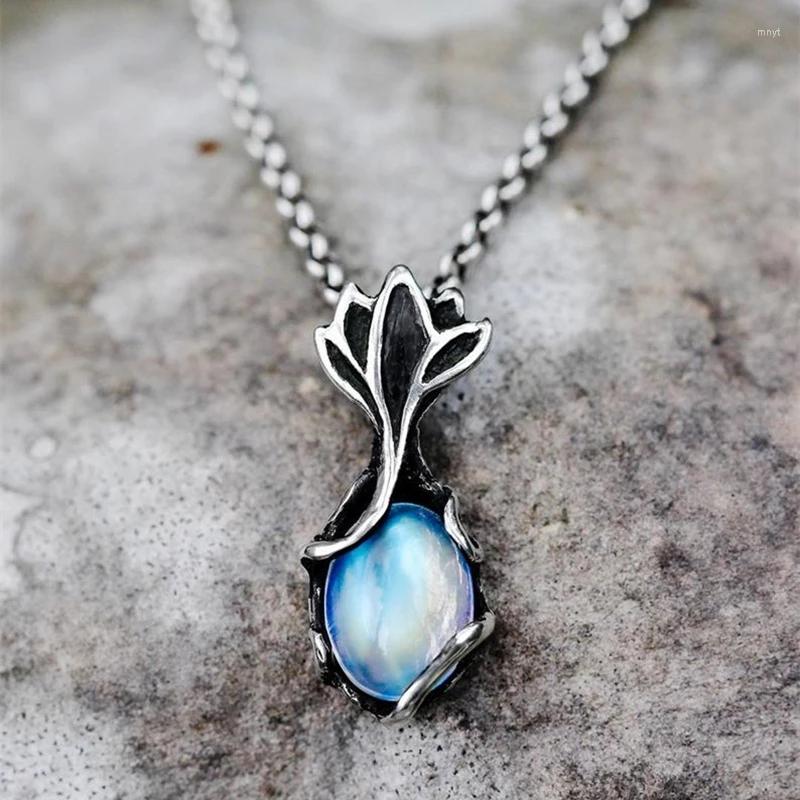 

Pendant Necklaces Fashion Moonstones Silver Color Flower Women Wedding Anniversary Necklace Party Accessories