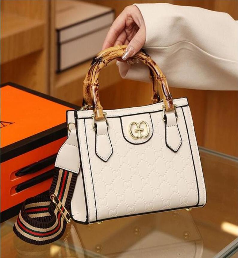 

9991 Women Luxurys Designers Duffel Bag Crossbody High Quality Handbags Womens Purses Shoulder2780711, Sky blue