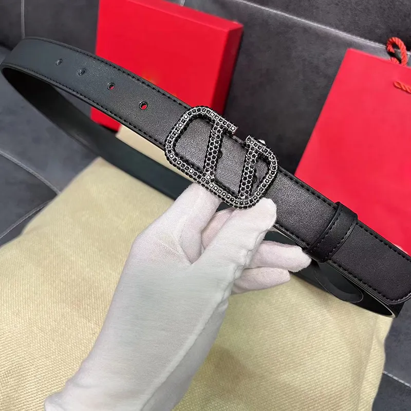 

Mens Designer Belts Luxurys Genuine Leather Belt for Women Ceinture Fashion Woman Waistband Girdle Gurtel Ladies Diamond V Belt 2305252D, No box-width:2.8cm