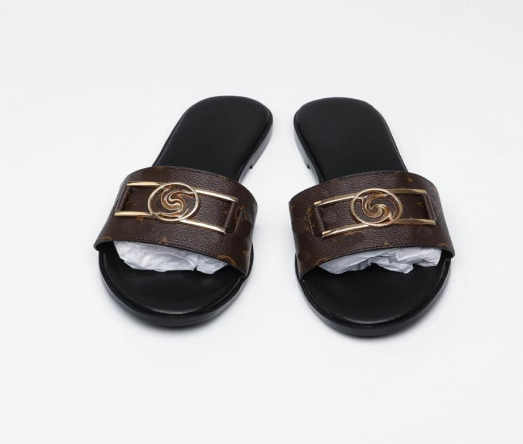 

Women Gingham Fashion Love Sandals Sandal With Gold Metal Decoration Black Brown And White Beach Slides6795889