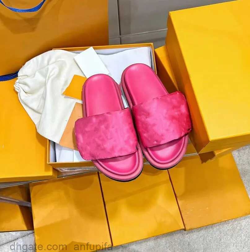 

Summer Leisure Slippers Beach Shoes Designer Embossed Mules Sandals Mens Pool Pillow Comfort Slides Luxury Couples Fashion Sandal Luxury Flat Slipper, Blue