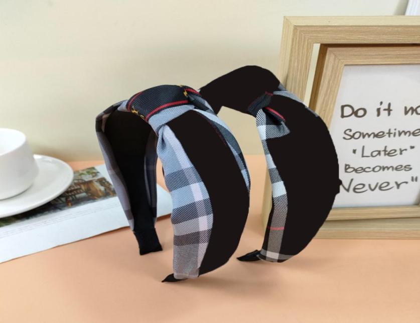 

23ss 4color Brand Designer Letters Headband PU Leather Hair Jewelry Stripe Women Vintage Retro Wide Edge Cloth HairHoop Outdoor Sp7349800